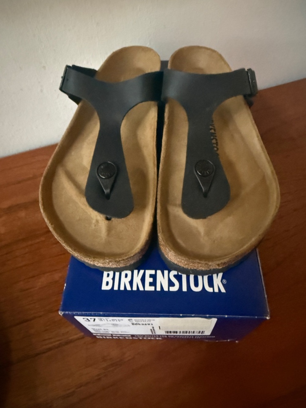 NIB Birkenstock Black Gizeh Sandals 37